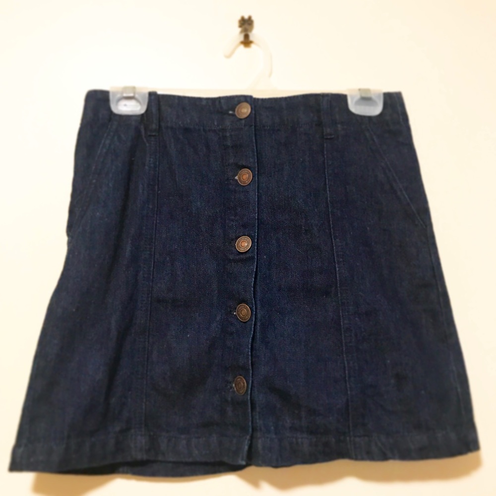 Denim button up skirt with pockets!!